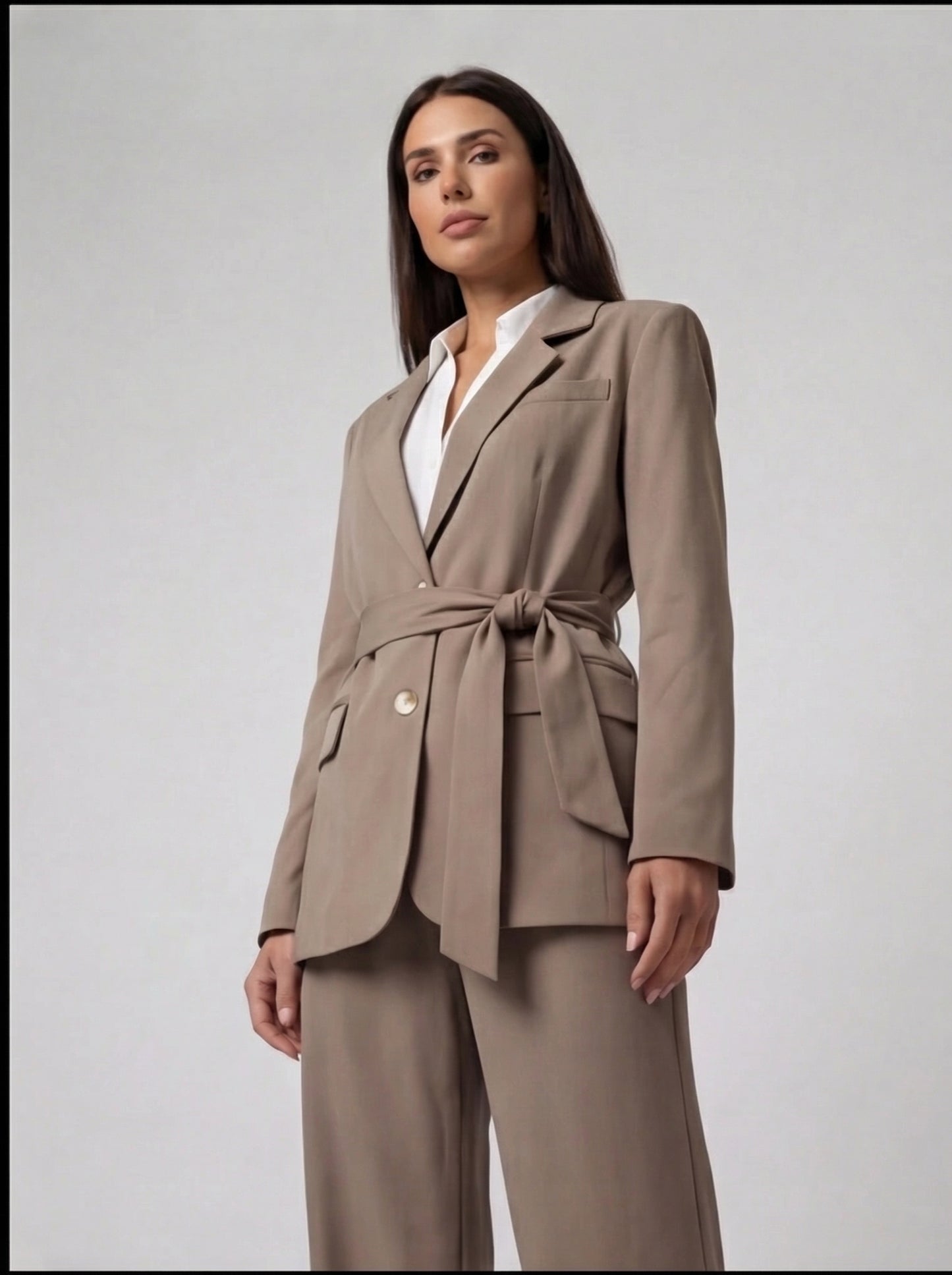 Ensemble tailleur kaki avec ceinture