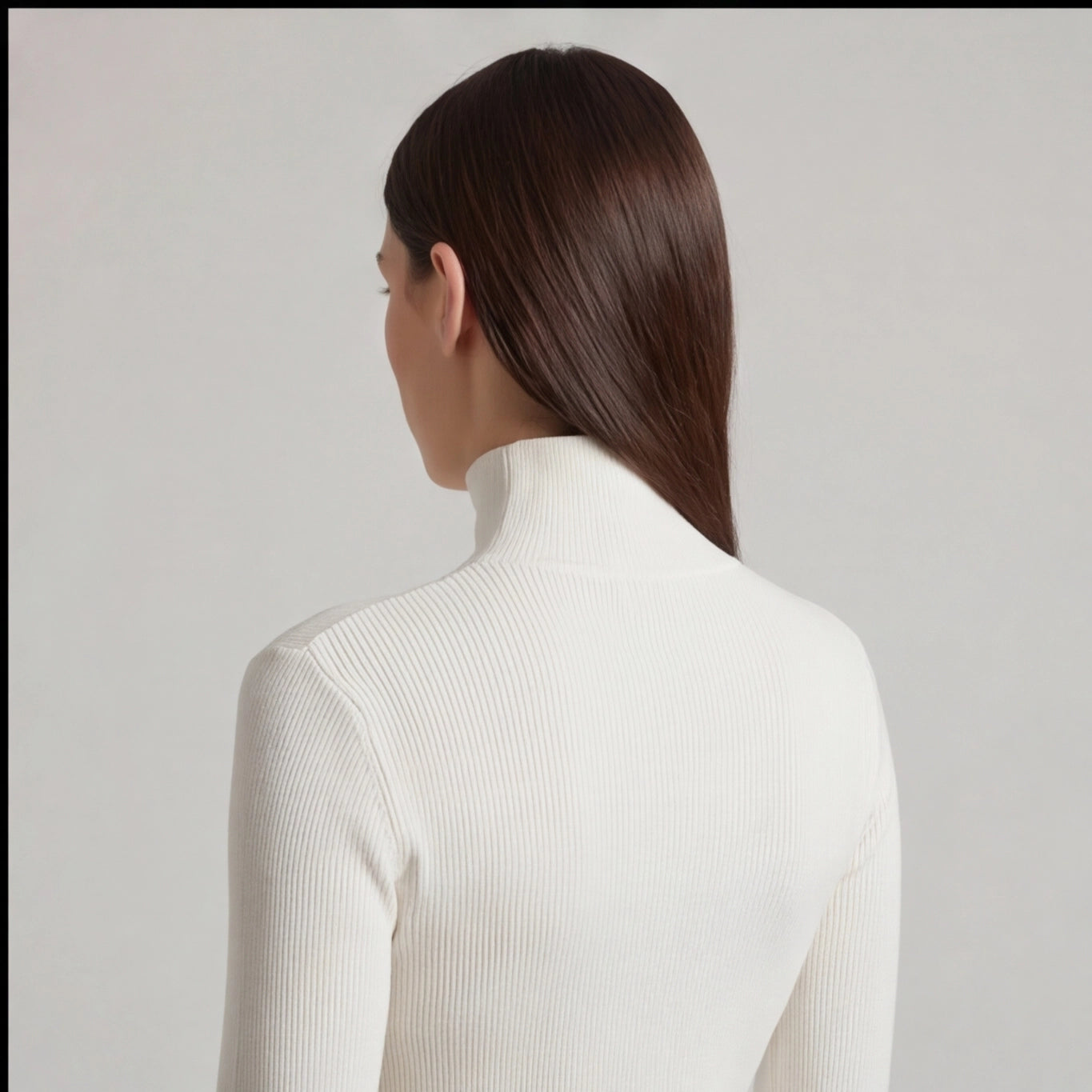 Top côtelé ivoire à pressions – col montant ajusté