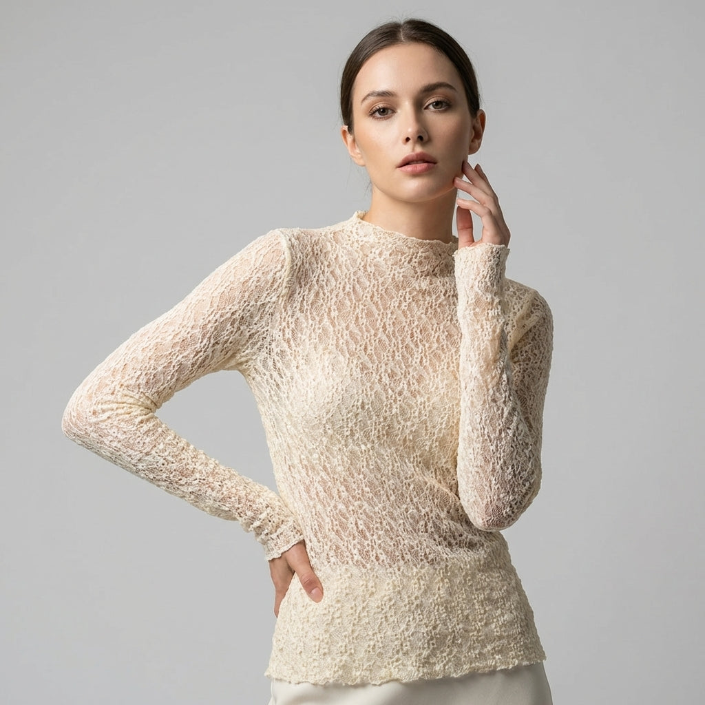 Top en dentelle écru à col légèrement montant – manches longues