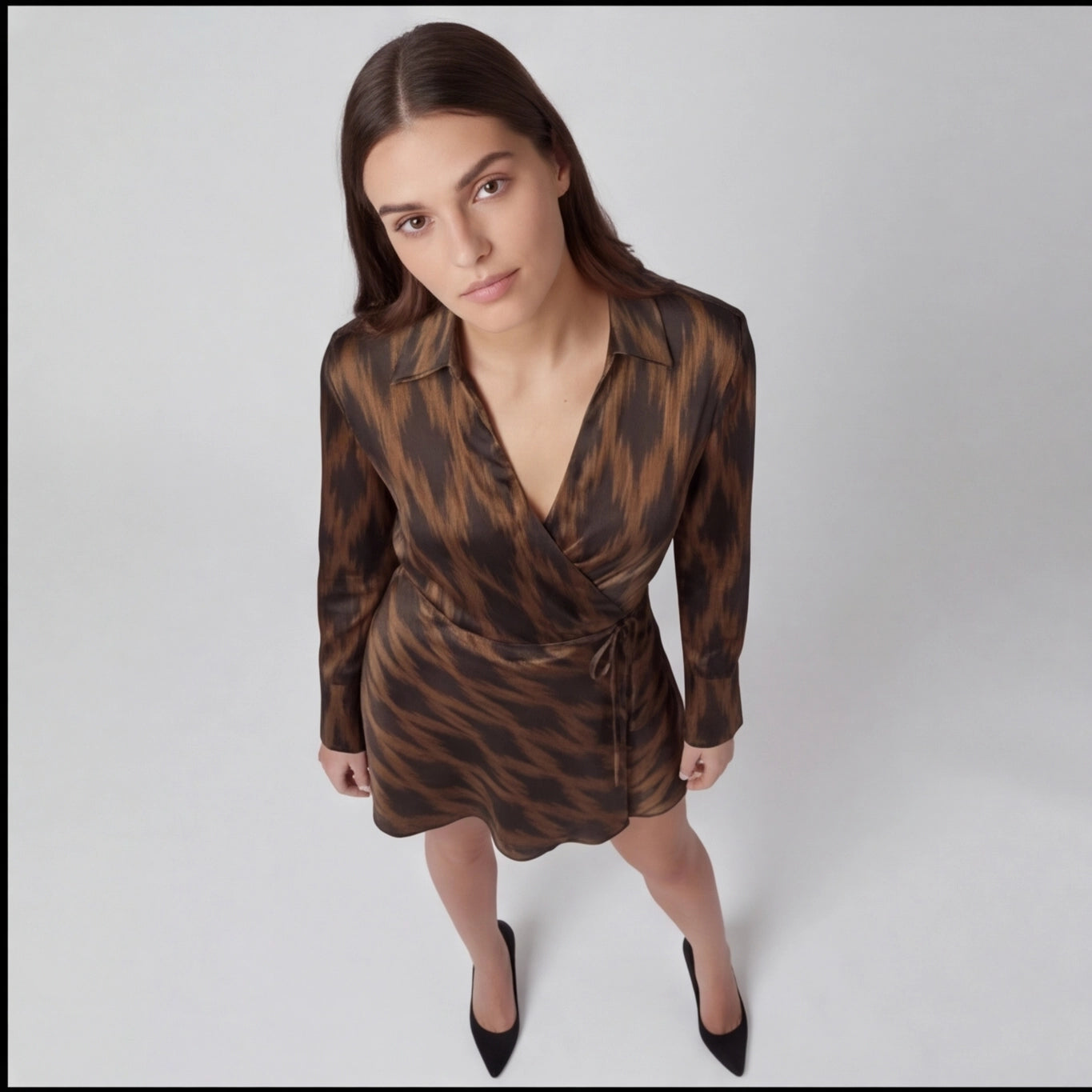 Robe portefeuille satinée imprimée graphique